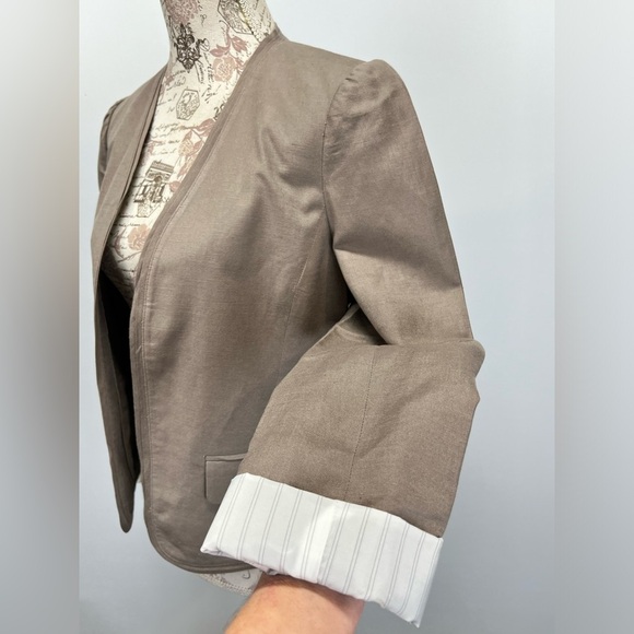 LOFT Taupe linen blend crop blazer size 6. - Picture 3 of 13